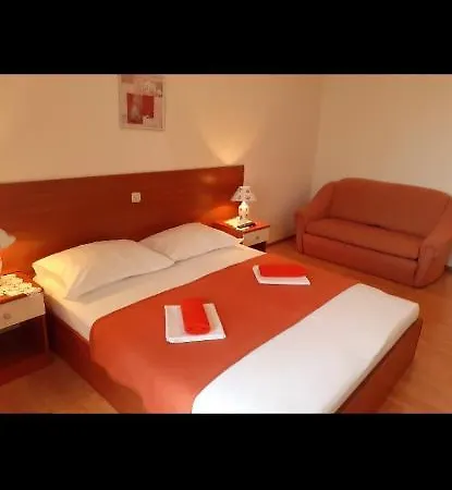 1 Kristinka Gujinovic